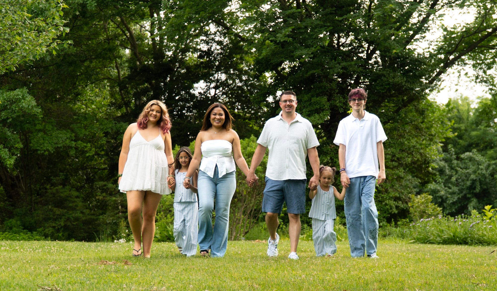 Outdoor family portrait session in Northern Virginia