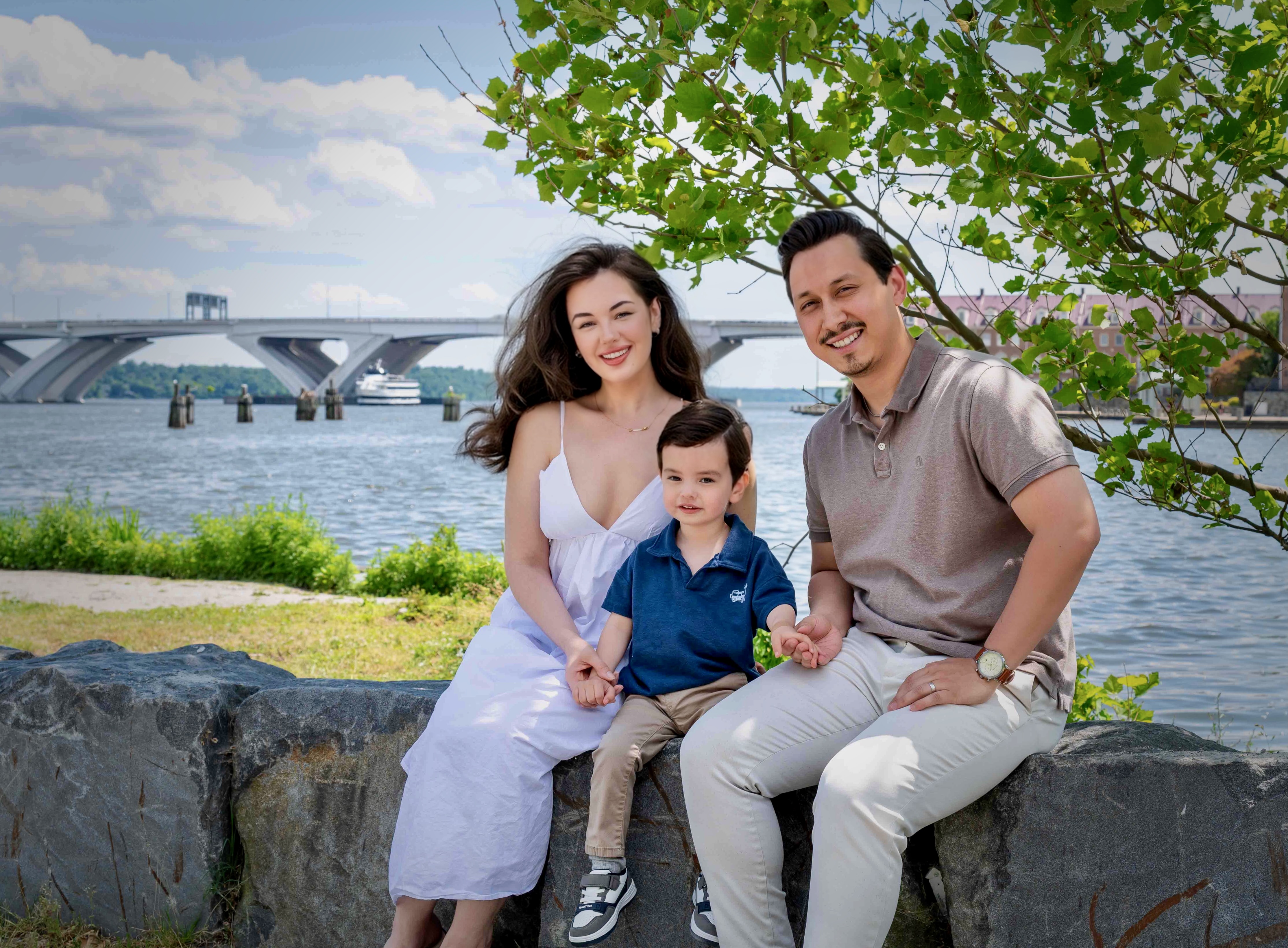 Family portrait by Hardel along the Potomac waterfront in Northern Virginia